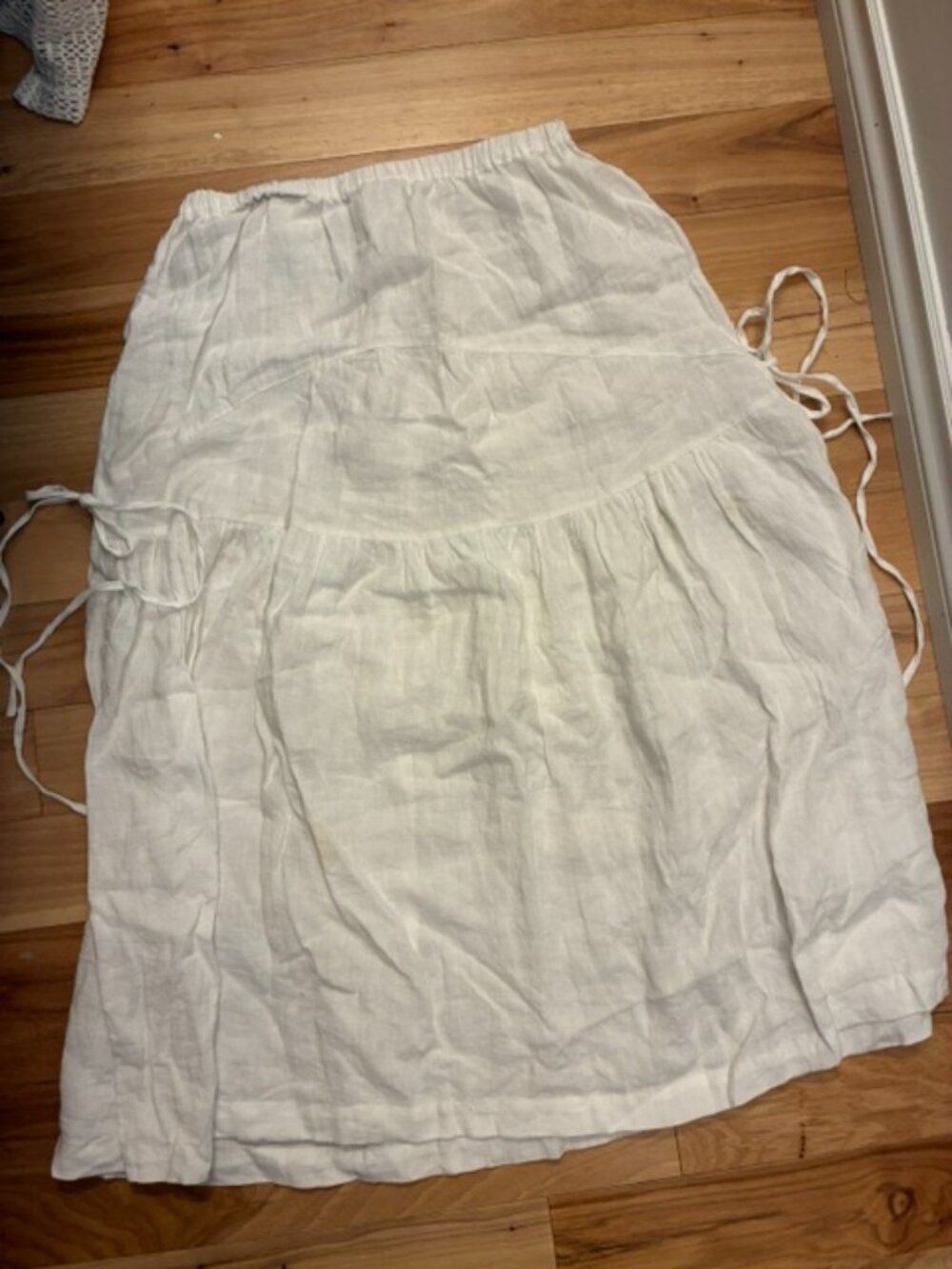 Happy Hour Beebalm Skirt in White - Medium